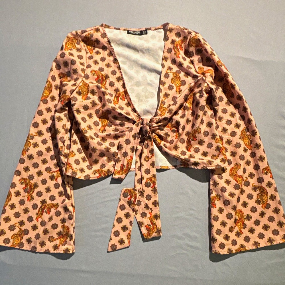 Nasty Gal Collection Pink Tiger Medallion Tie Front Bell Sleeve Crop Top US 4